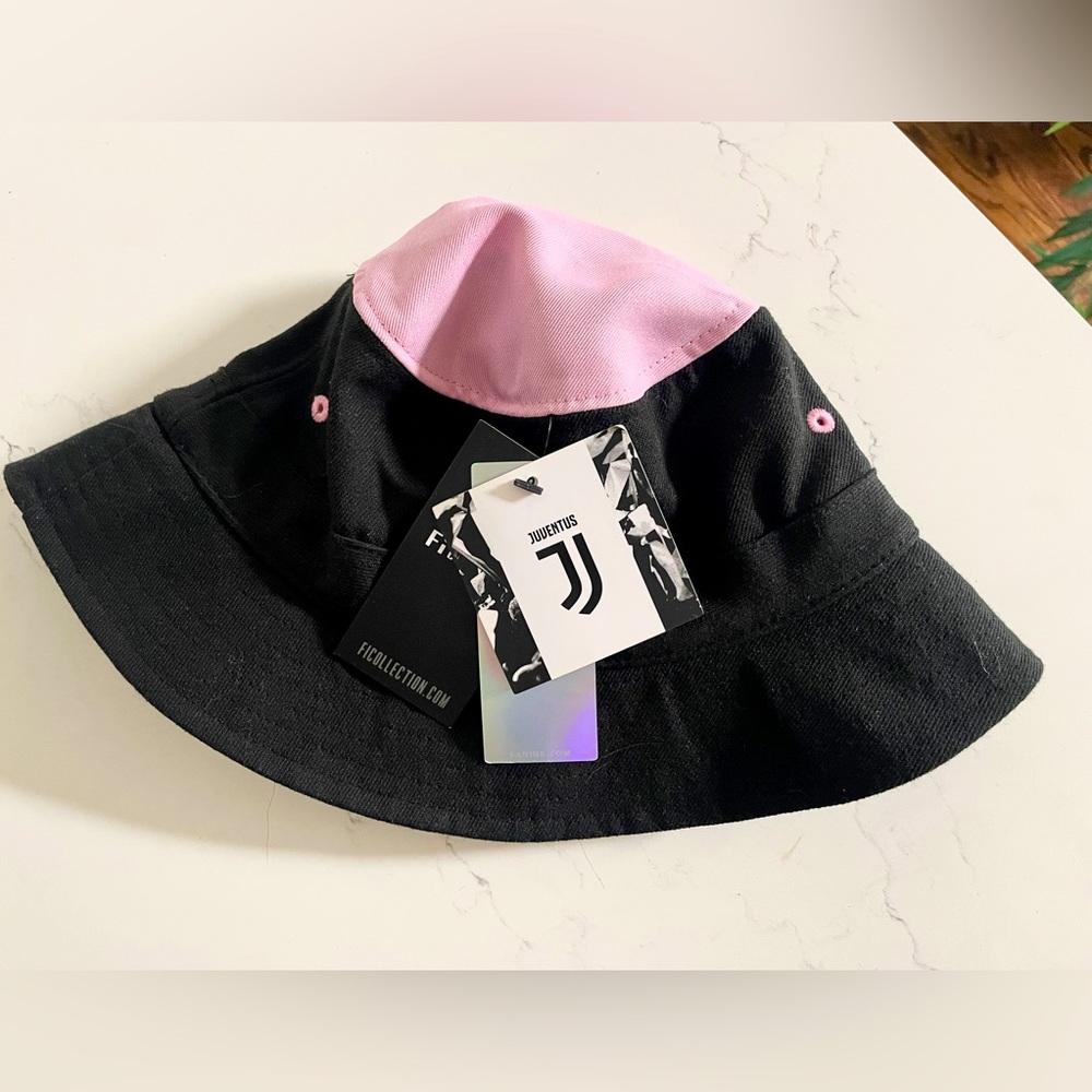 NWT! Pink/Black Juventus Bucket Hat (One Size)